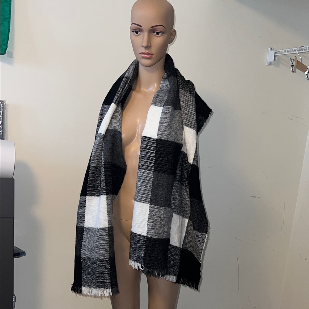 Black and White Checkered Scarf
